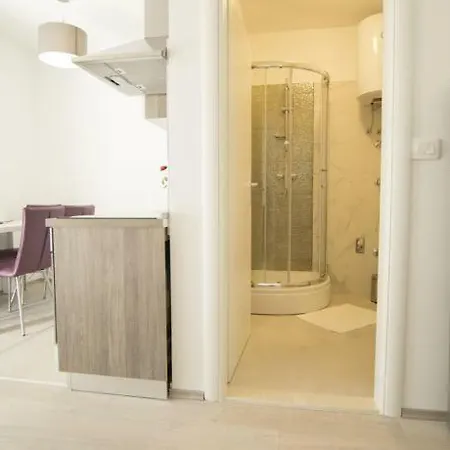 Neyra 3 Apartment